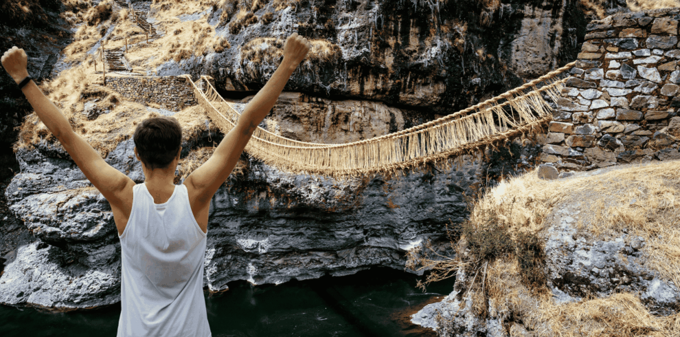 Puente Q’eswachaka sobre el río Apurímac en los Andes.