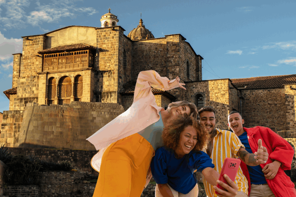 Imagen ilustrada del City Tour de Cusco con Qorikancha, Catedral y piedra de 12 ángulos